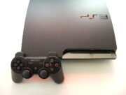 PS3 Slim Quasi Neuf + 2 Manette & 20 Jeux installé